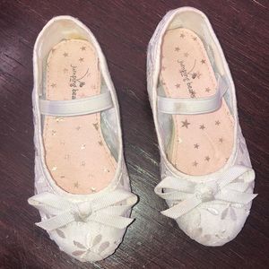Jumping bean white toddler shoes